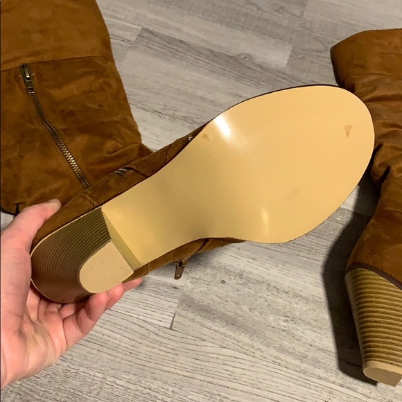 Knee high boots with thick heel. Brand new - Picture 2 of 3